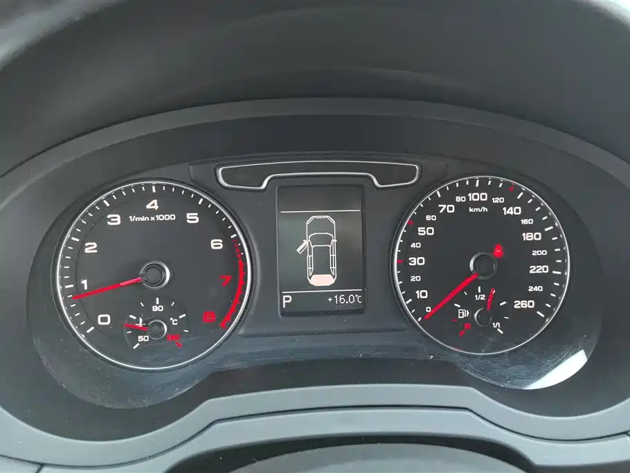 Audi Q3 2015 35 TFSI Millionth Anniversary Intelligent Leader фото 14