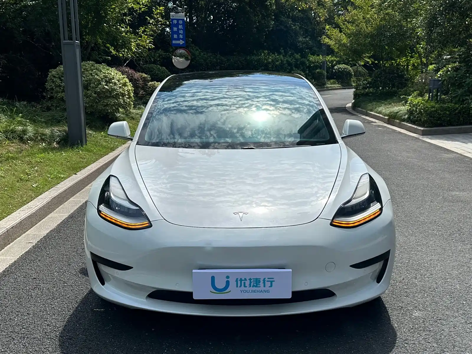 Фото 2 - Tesla Model 3