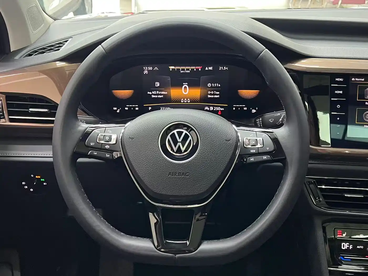Volkswagen Tharu 2022 280TSI FWD Luxury Edition фото 11
