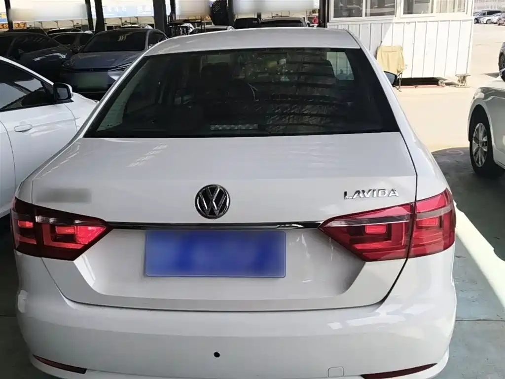 Volkswagen Lavida 2013 Facelift Classic 1.6L Automatic Trend фото 6