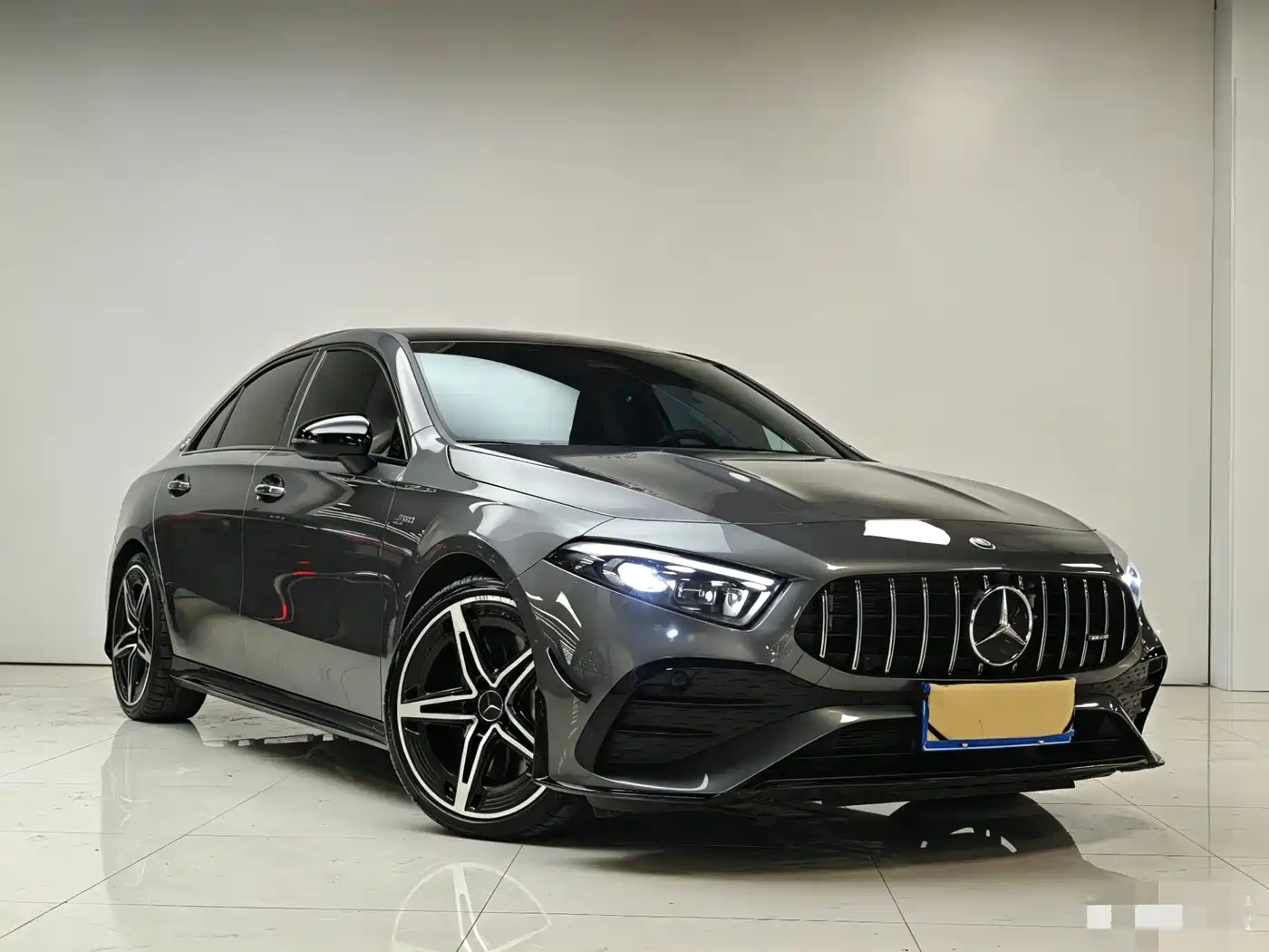 Mercedes-Benz A-Class AMG 2025 AMG A 35 L 4MATIC фото 3