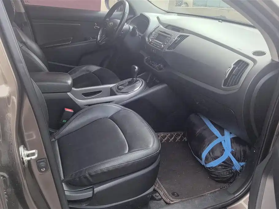 Kia Sportage 2015 2.0L Automatic 2WD GLS фото 8