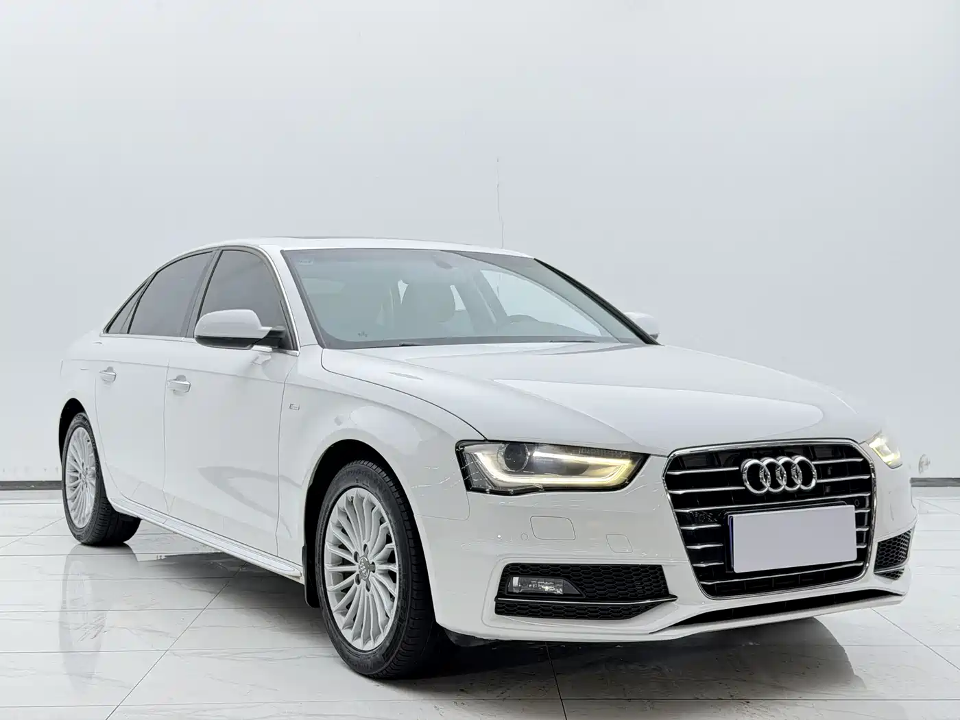 Audi A4L 2016 35 TFSI Collector's Edition S line Comfort фото 3