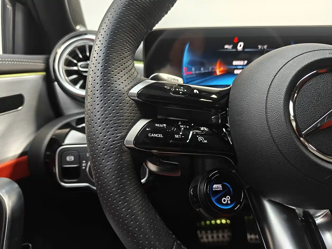 Mercedes-Benz A-Class AMG 2025 AMG A 35 L 4MATIC фото 12