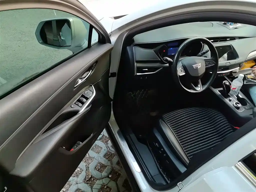 Cadillac XT4 2020 28T FWD Leading Trim фото 14