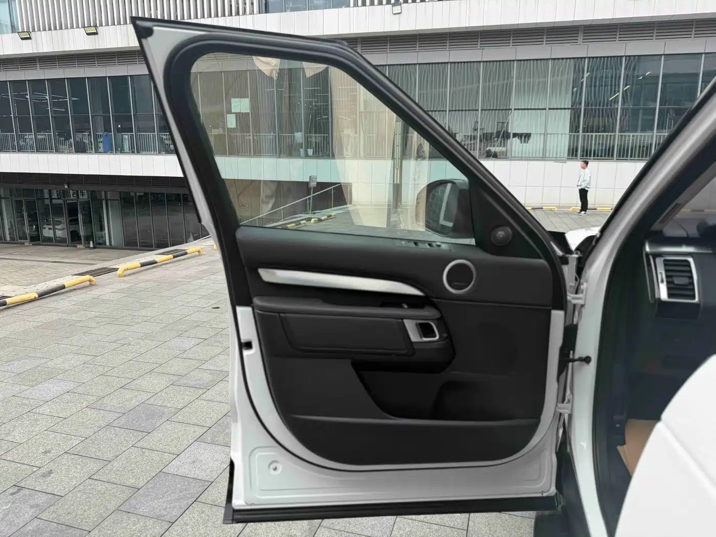 Land Rover Discovery 2020 3.0 SC V6 30th Anniversary Special Edition фото 7