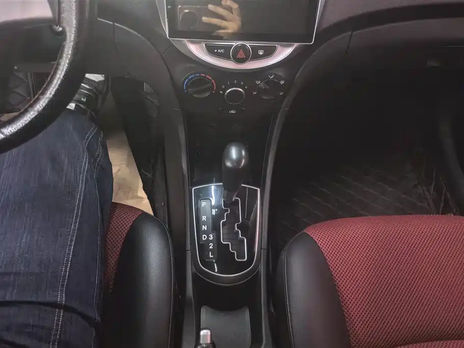 Hyundai Reina 2014 Model 1.4L Automatic GLX фото 16