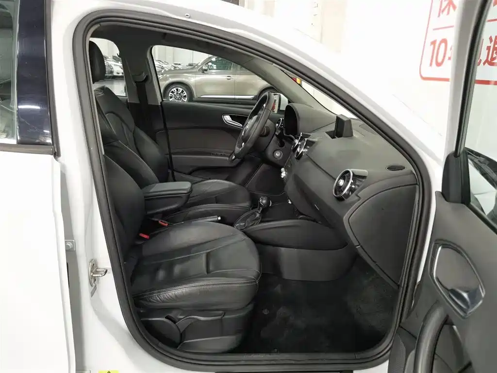 Audi A1 2014 30 TFSI Sportback Comfort фото 23