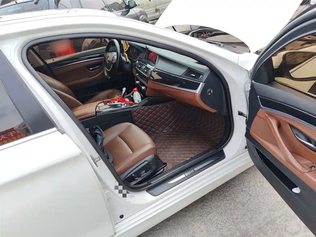 BMW 5 Series 2014 520Li Elegance фото 19