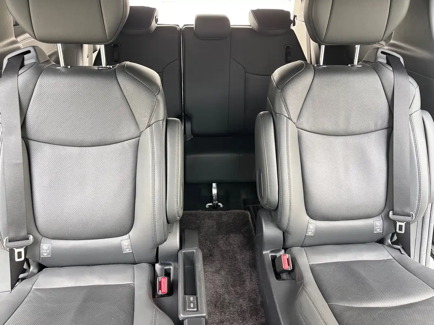 Toyota Sienna 2023 2.5L Hybrid Premium Edition фото 18