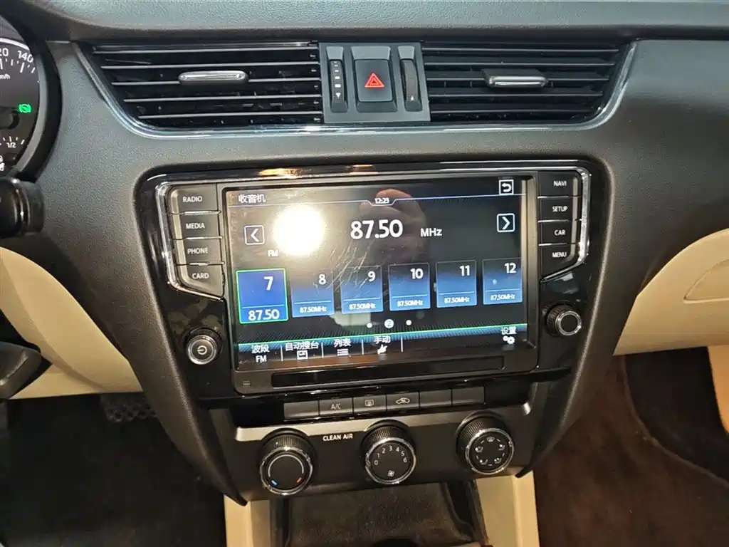 Škoda Octavia 2017 1.6L Automatic Smart Edition фото 13