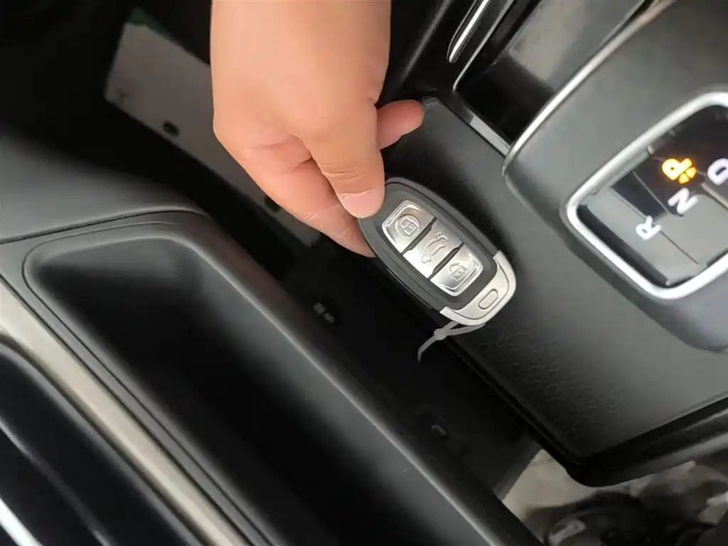 Hongqi E-QM5 2023 620km PLUS фото 9