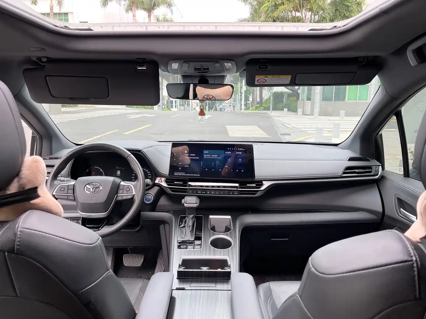 Toyota Sienna 2023 2.5L Hybrid Premium Edition фото 11