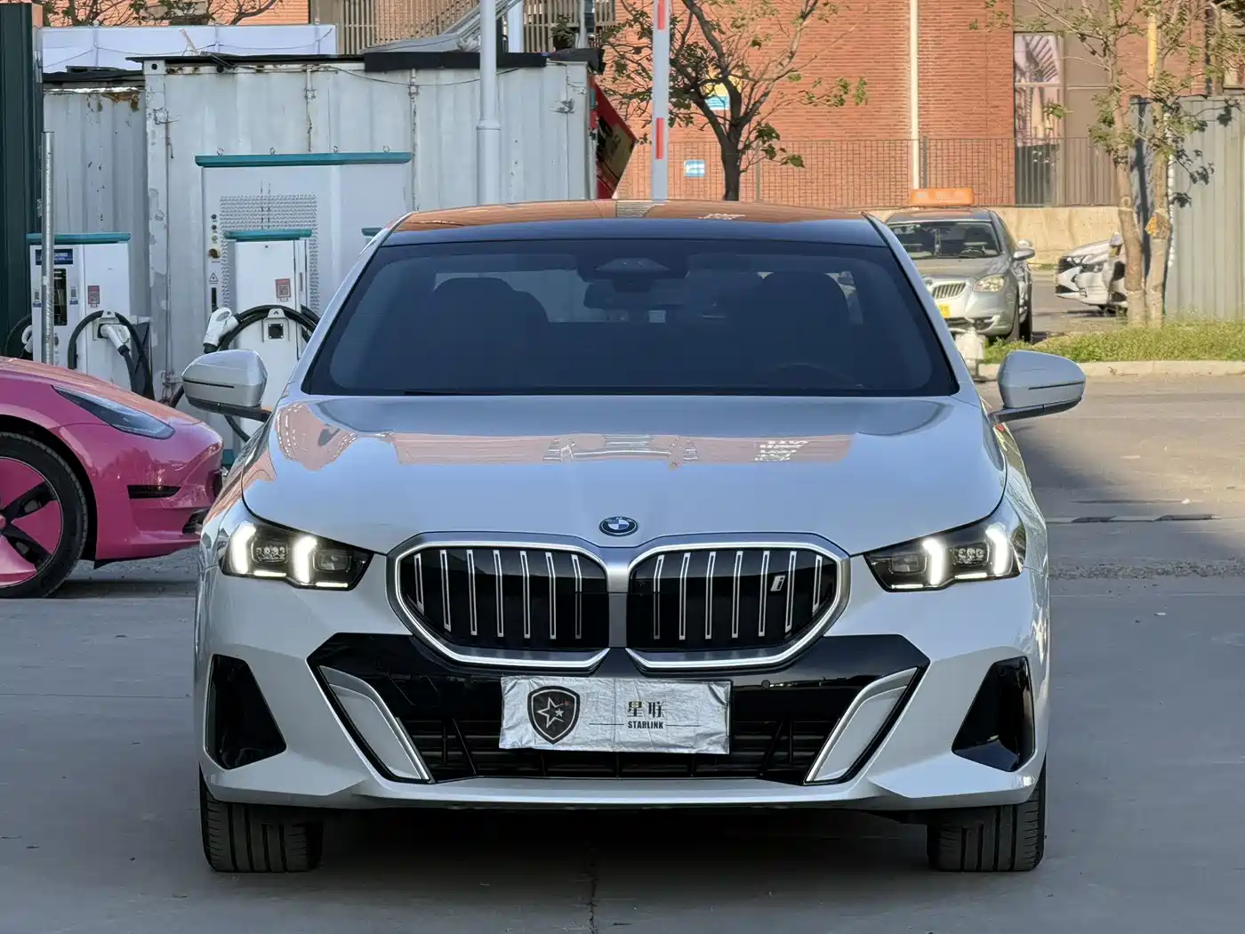 BMW i5 2024 eDrive 35L Premium Model M Sport Package фото 2
