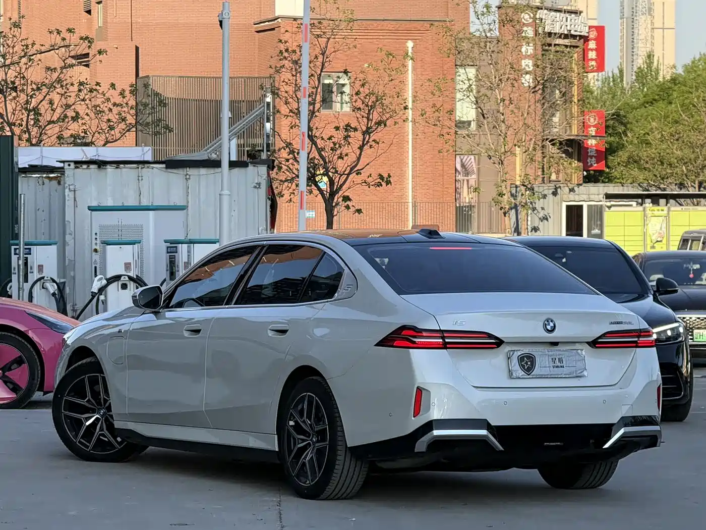 BMW i5 2024 eDrive 35L Premium Model M Sport Package фото 6