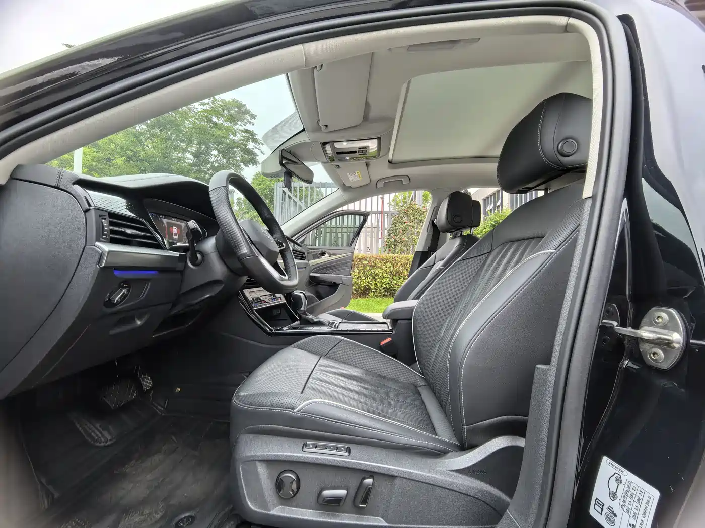 Volkswagen Passat 2023 330TSI Starlight Premium Edition фото 9