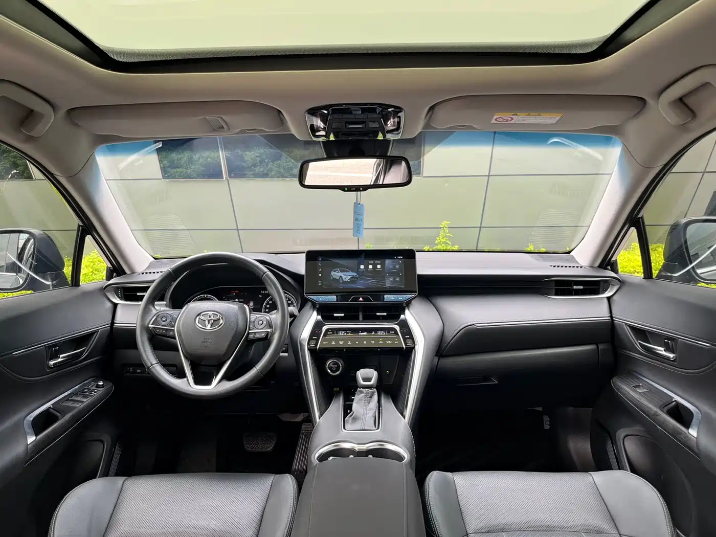 Toyota Lingfang HARRIER 2023 Hybrid 2.5L CVT 2WD Luxury Edition фото 24