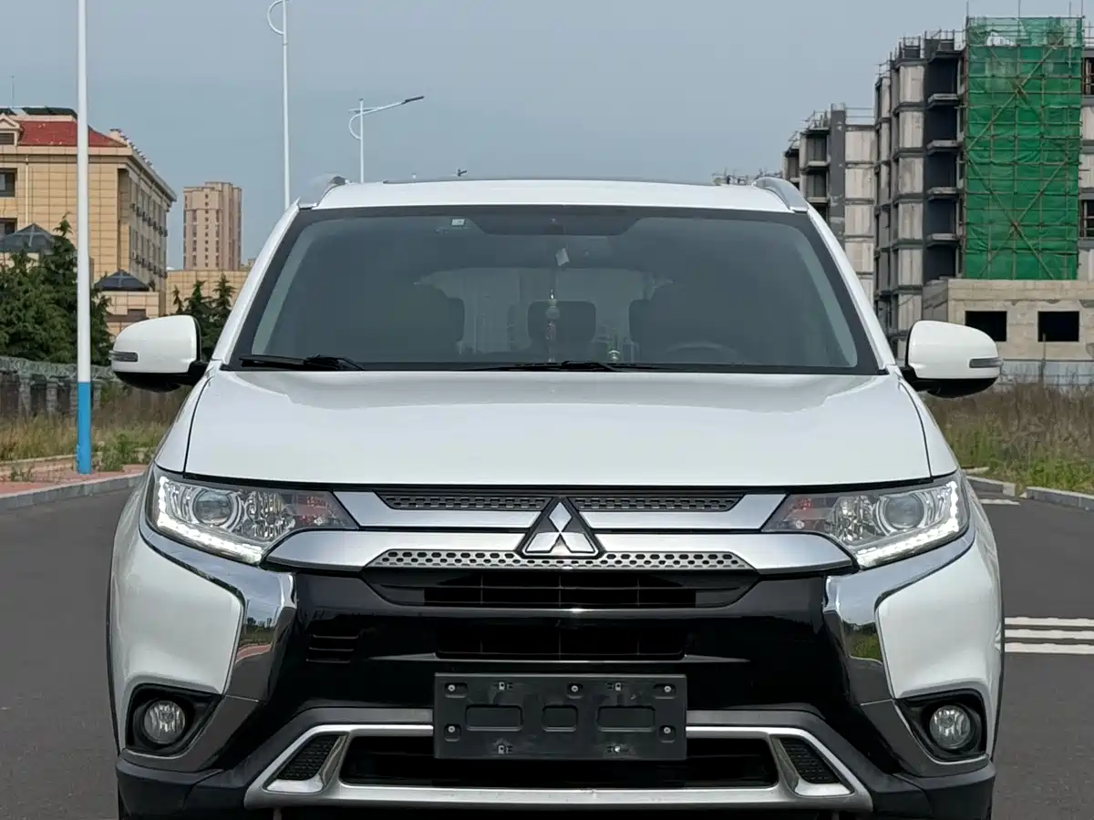 Mitsubishi Outlander 2019 2.0L 2WD Enjoy 5-Seater China VI фото 2