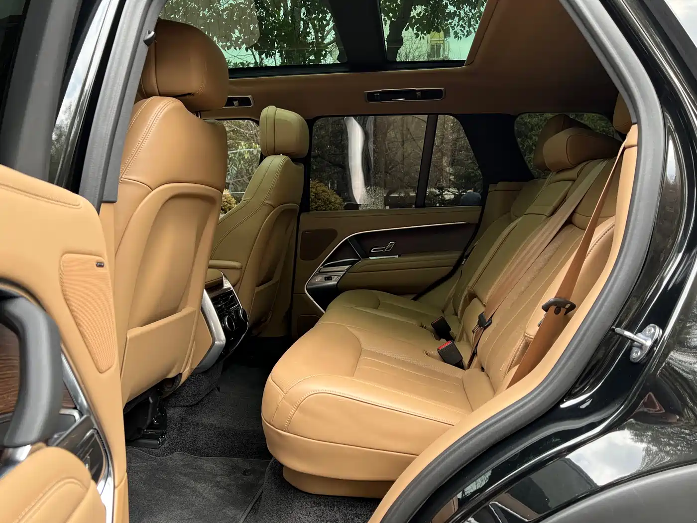 Land Rover Range Rover 2023 3.0 L6 360PS Golden Age Edition фото 12