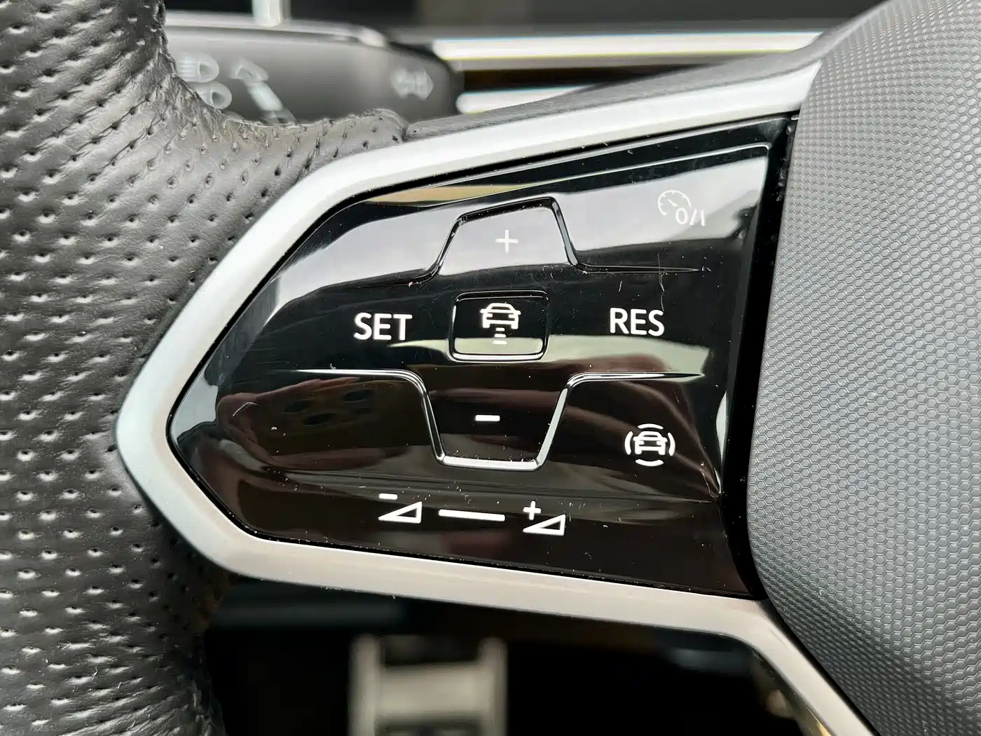 Volkswagen Tiguan L 2022 330TSI Auto 2WD R-Line Premium Edition фото 12