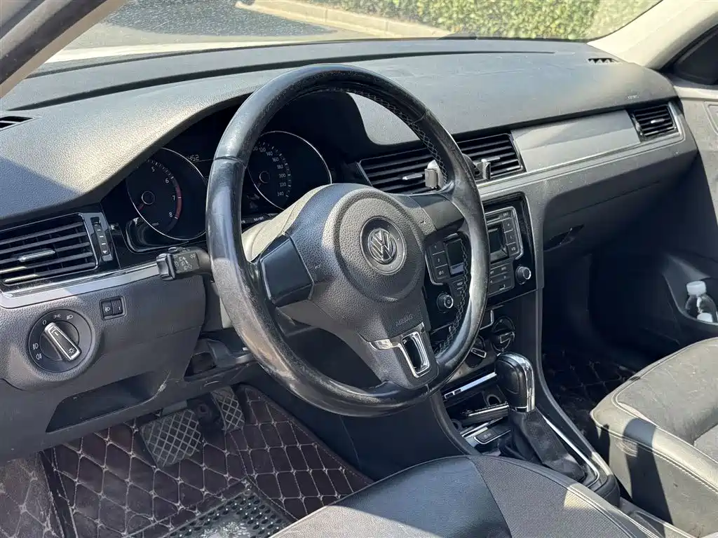 Volkswagen Bora 2014 1.6L Automatic Comfort Edition фото 4