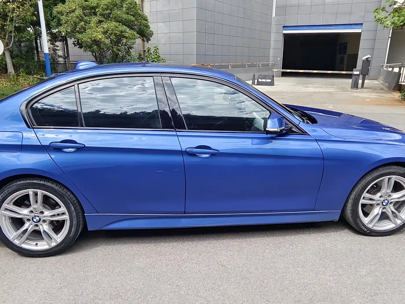 BMW 3 Series 2017 320i M Sport фото 34