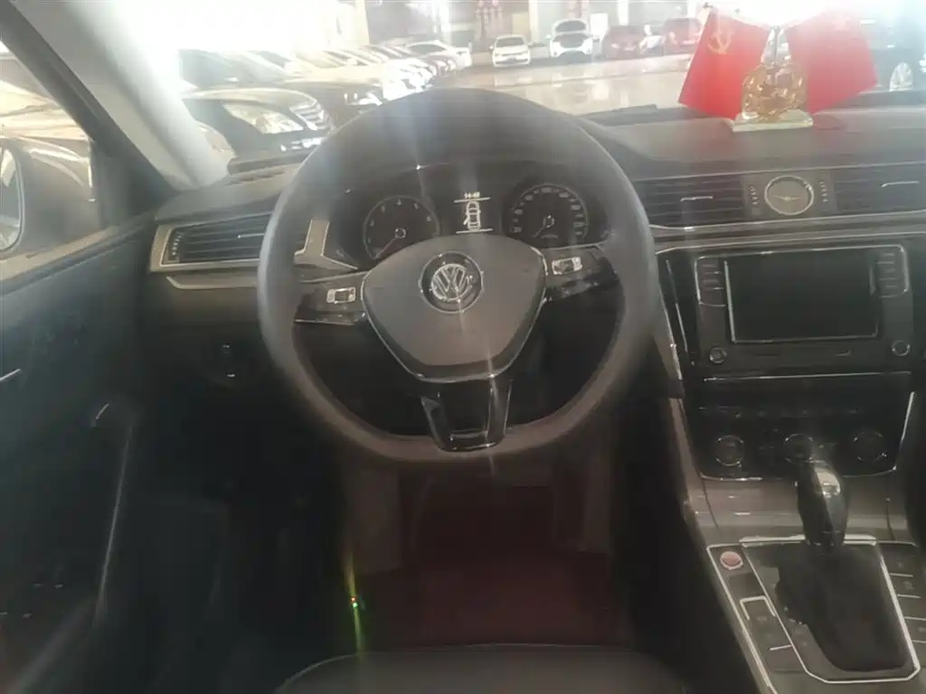 Volkswagen Passat 2017 330TSI DSG Prestige фото 11