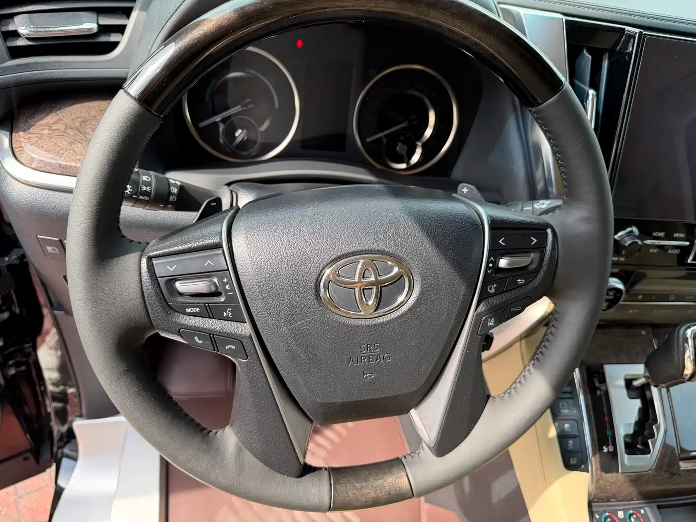 Toyota Alphard 2021 Hybrid 2.5L Premium фото 14