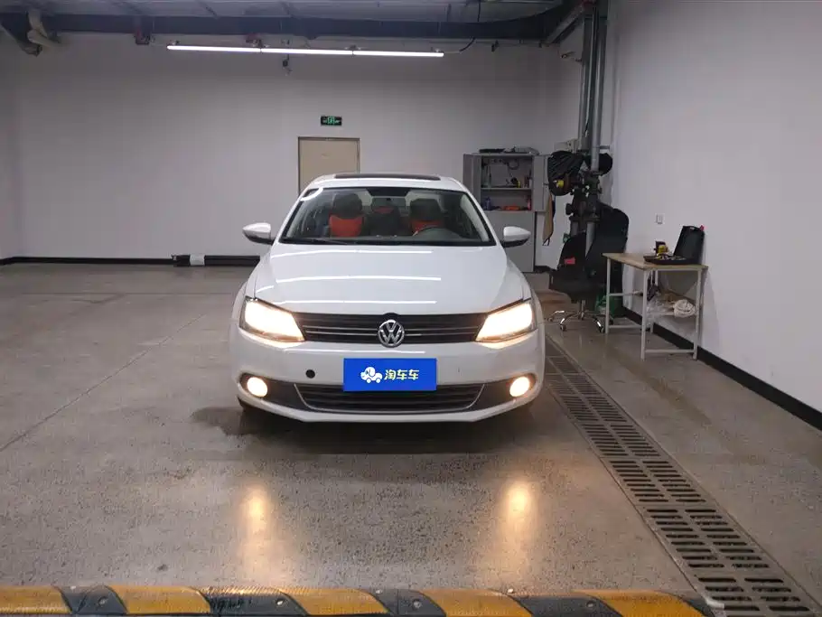 Volkswagen Sagitar 2014 1.6L Manual Comfort фото 2