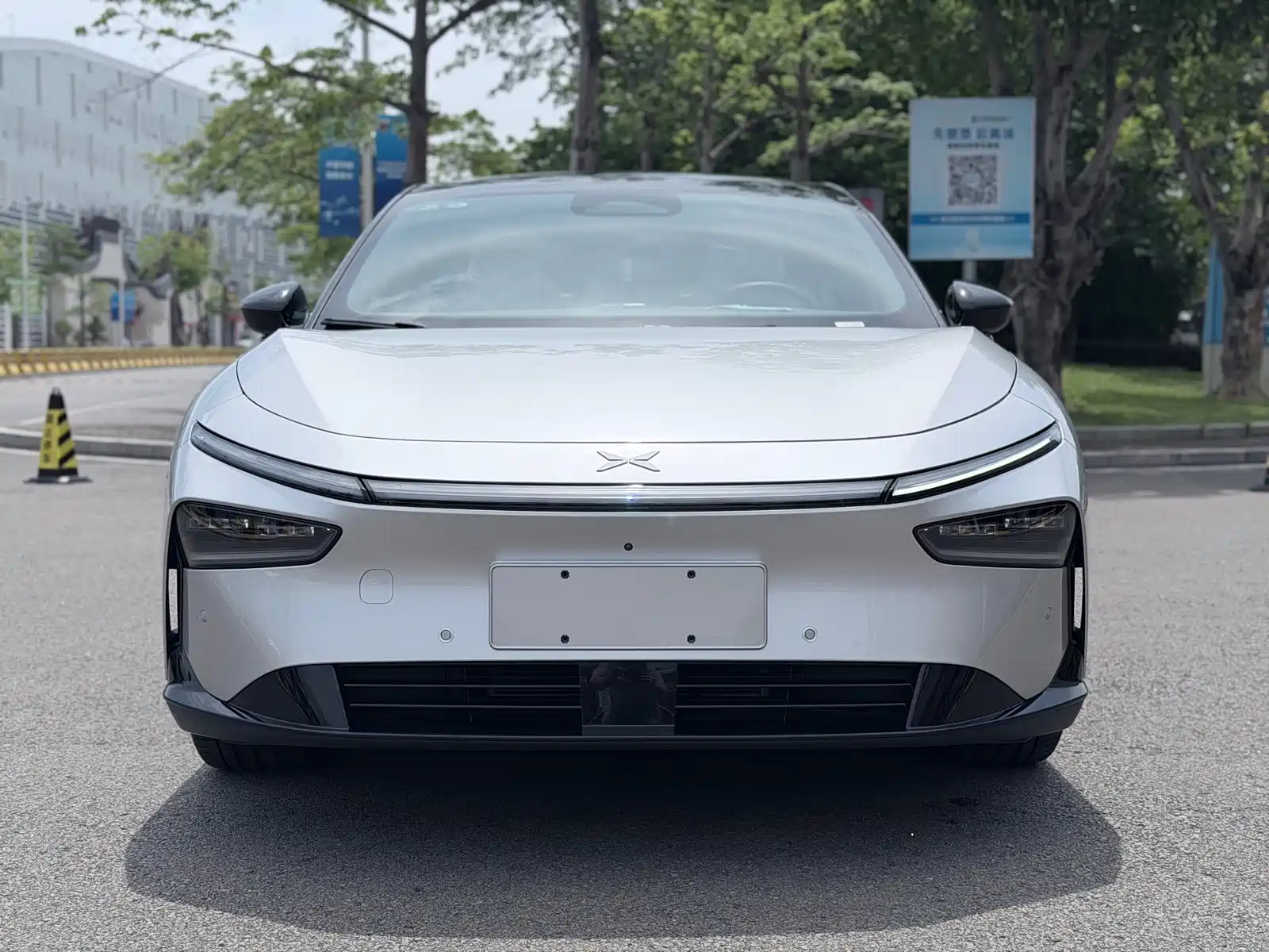 Фото 2 - XPeng P7+