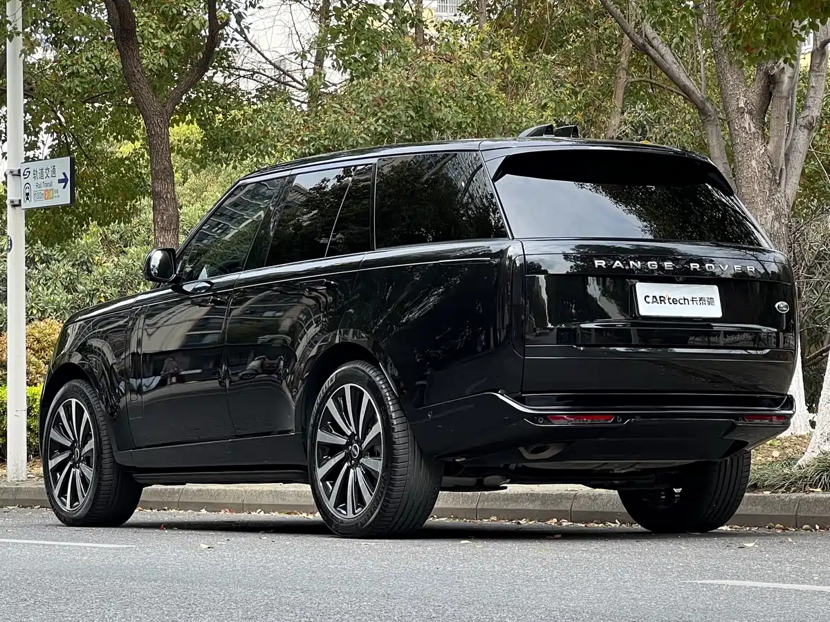 Land Rover Range Rover 2023 3.0 L6 360PS Golden Age Edition фото 6