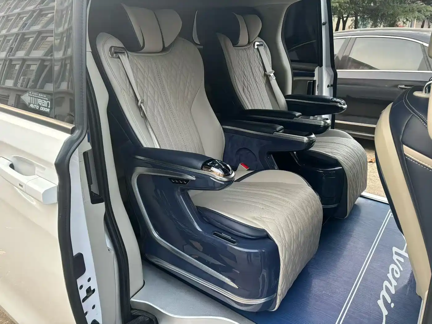 Buick GL8 2021 ES Landlord 653T Comfort фото 8