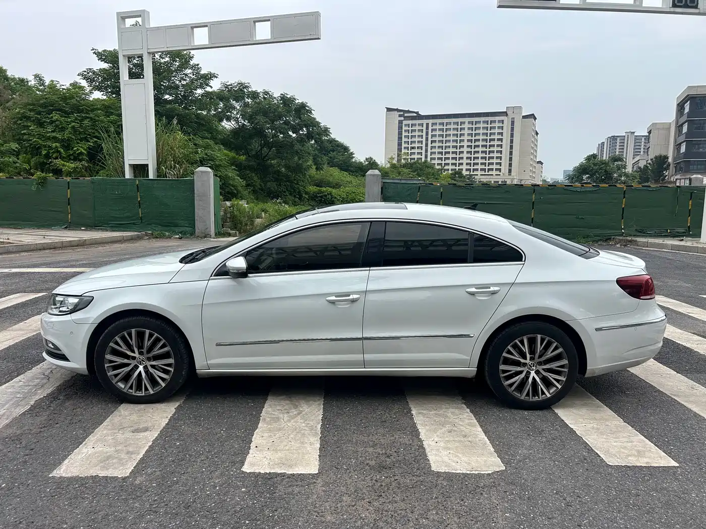 Volkswagen FAW-Volkswagen CC 2015 1.8TSI Luxury фото 4