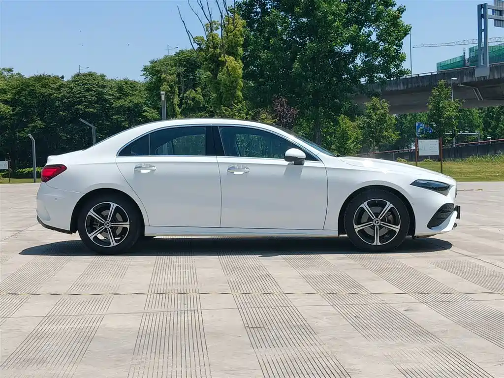 Mercedes-Benz A-Class 2024 A 200 L Fashion Edition фото 7