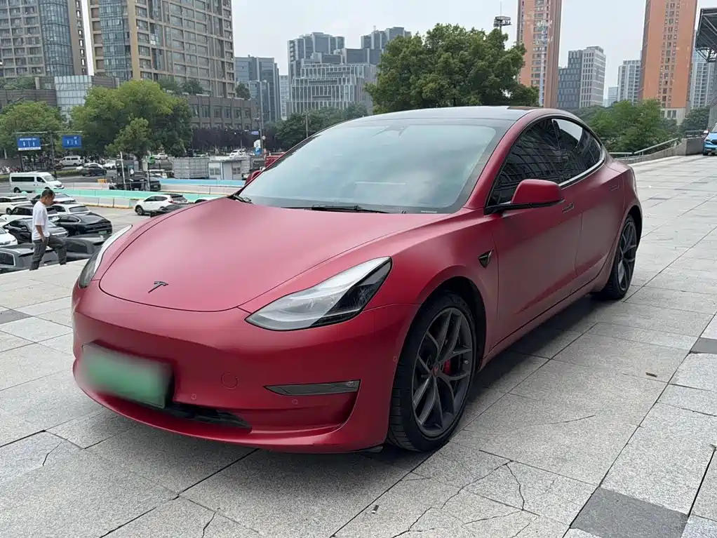 Фото 10 - Tesla Model 3