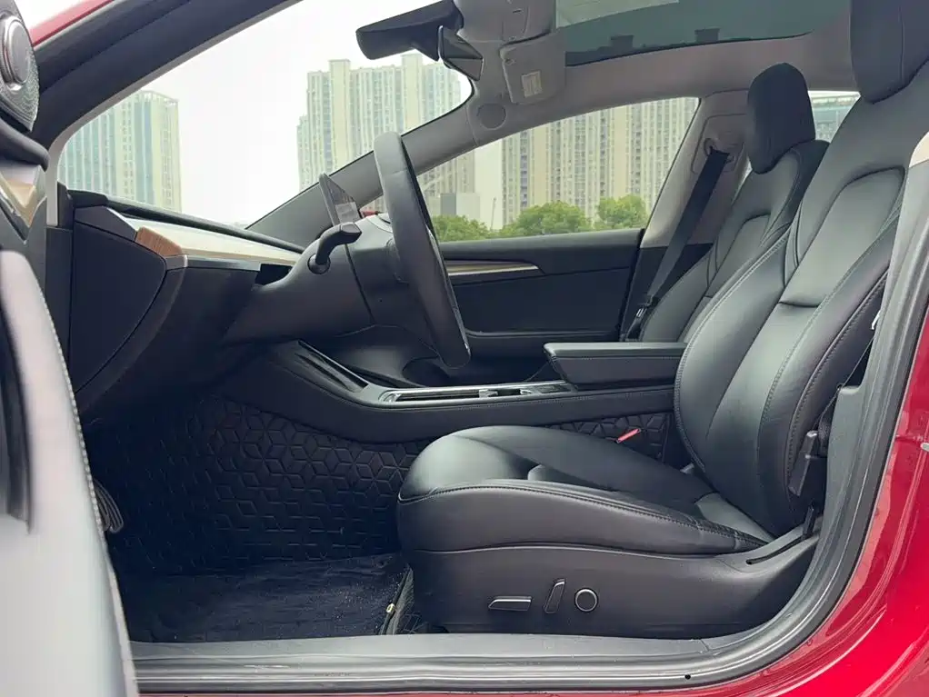 Фото 20 - Tesla Model 3