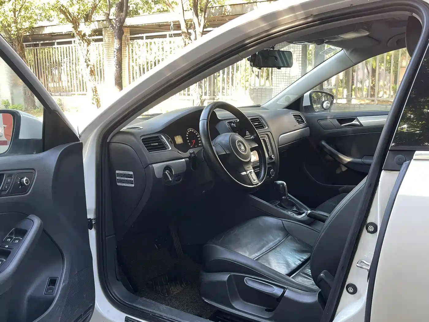 Volkswagen Sagitar 2014 Facelift 1.6L Automatic Comfort фото 7