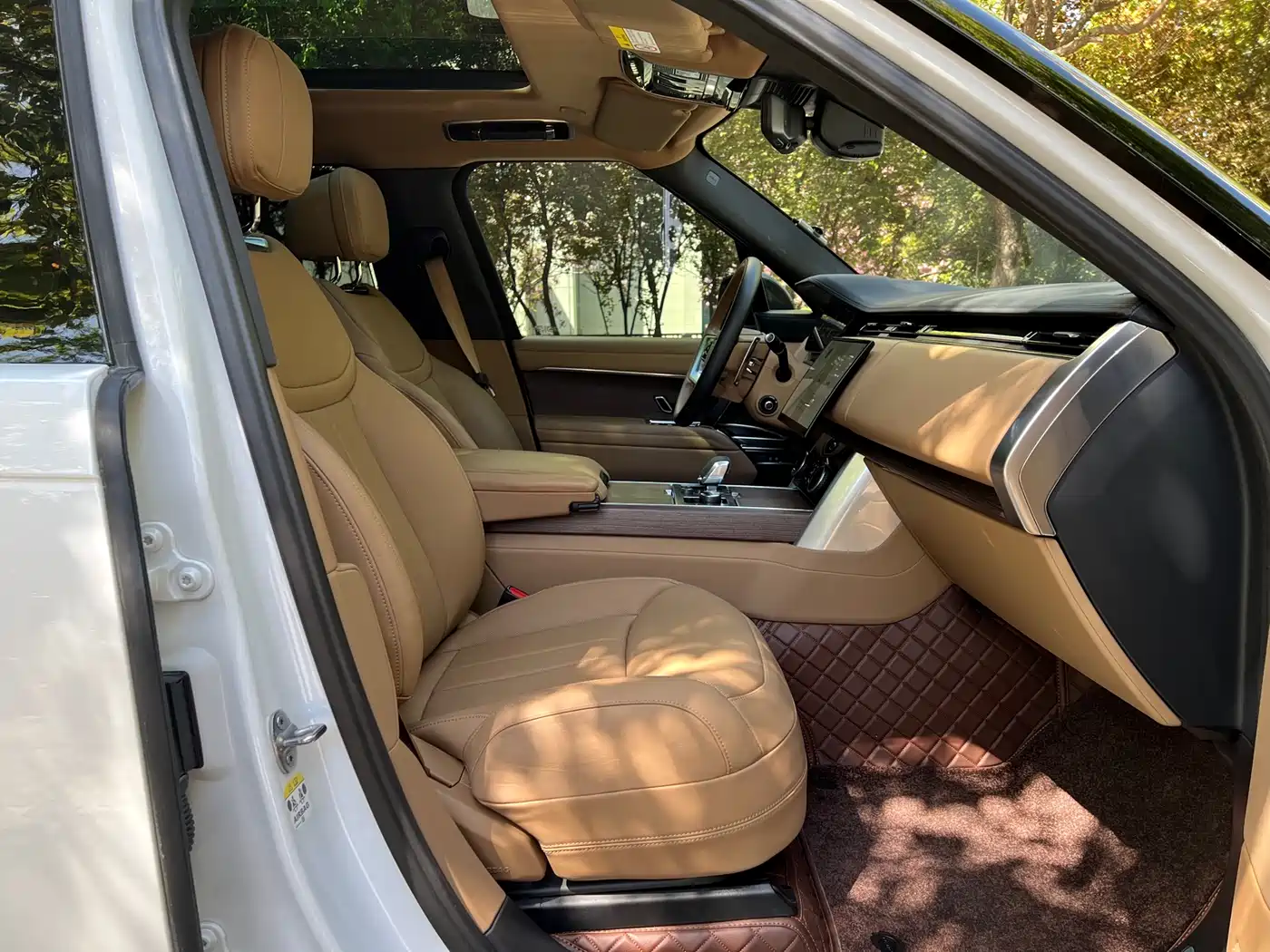 Land Rover Range Rover 2024 3.0 L6 400PS Genesis Extended фото 11