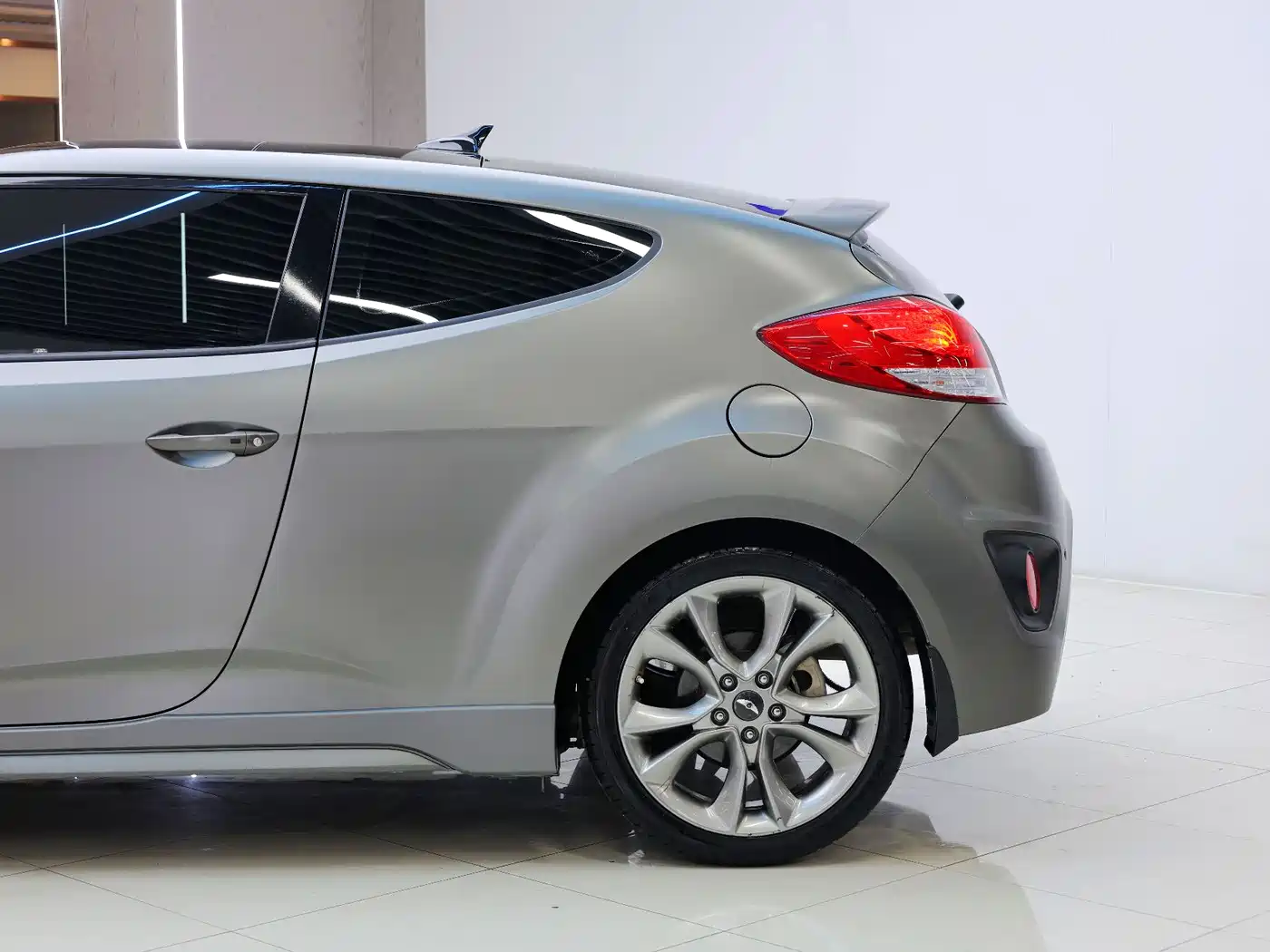 Hyundai Veloster 2015 1.6T Automatic Luxury Edition фото 4