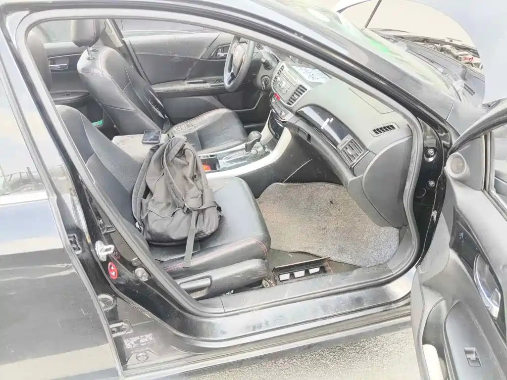 Фото 10 - Honda Accord