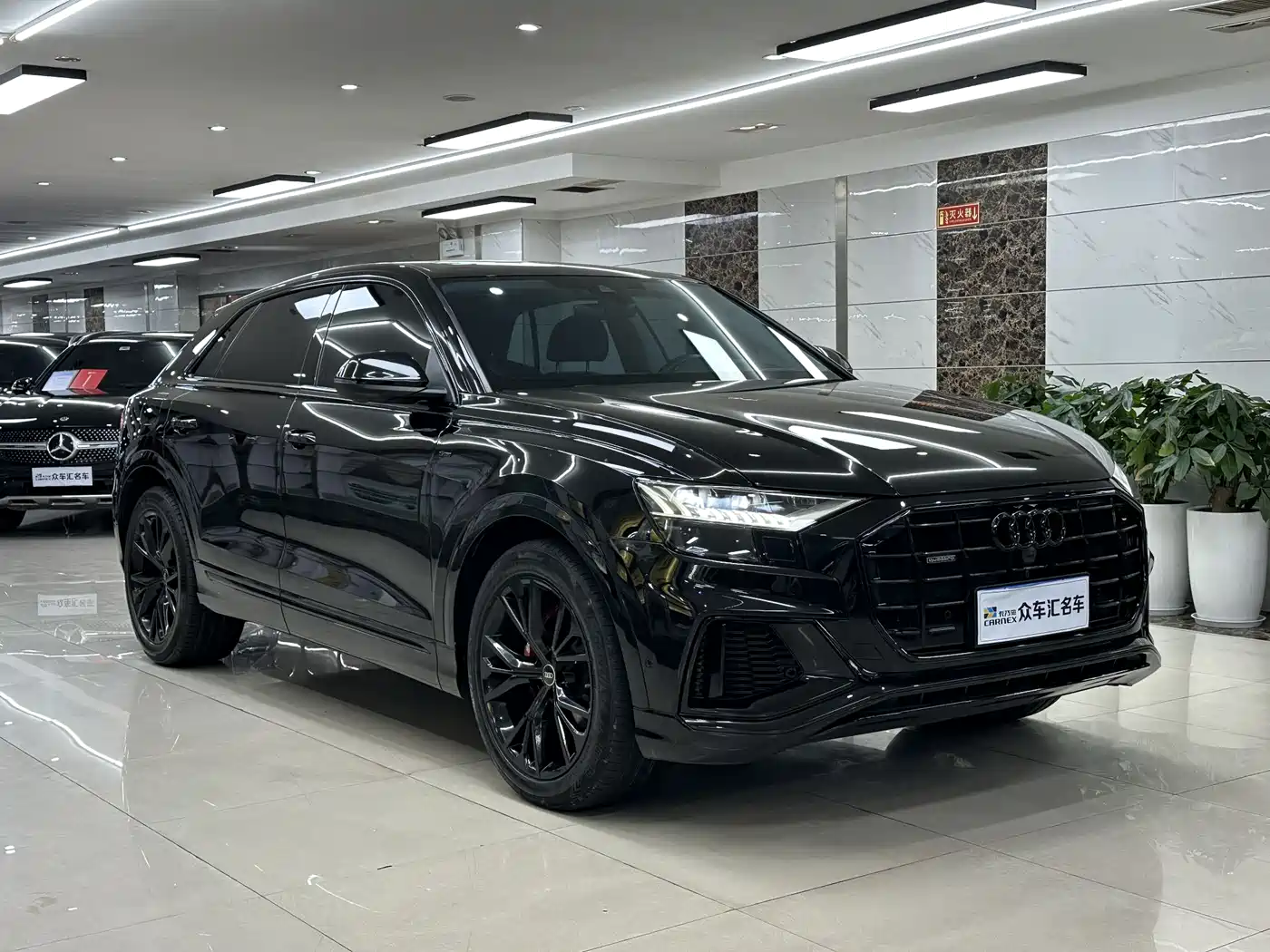 Audi Q8 2022 55 TFSI Luxury Dynamic фото 3