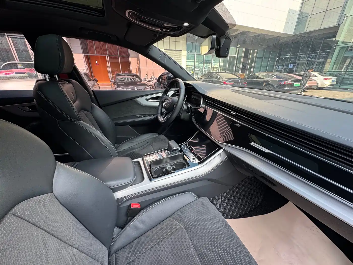 Audi Q8 2019 55 TFSI Premium Dynamic фото 3