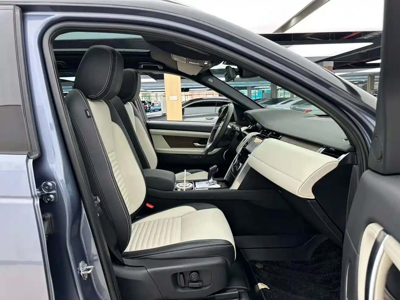 Land Rover Discovery Sport 2021 249PS R-Dynamic SE Performance Technology Edition 5-seater фото 5