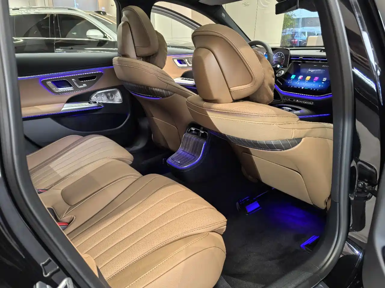 Mercedes-Benz E-Class 2026 E 300 L Luxury фото 10
