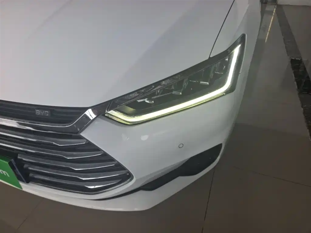 BYD Qin Pro 2018 1.5TI Automatic Smart Connected Premium Edition фото 24