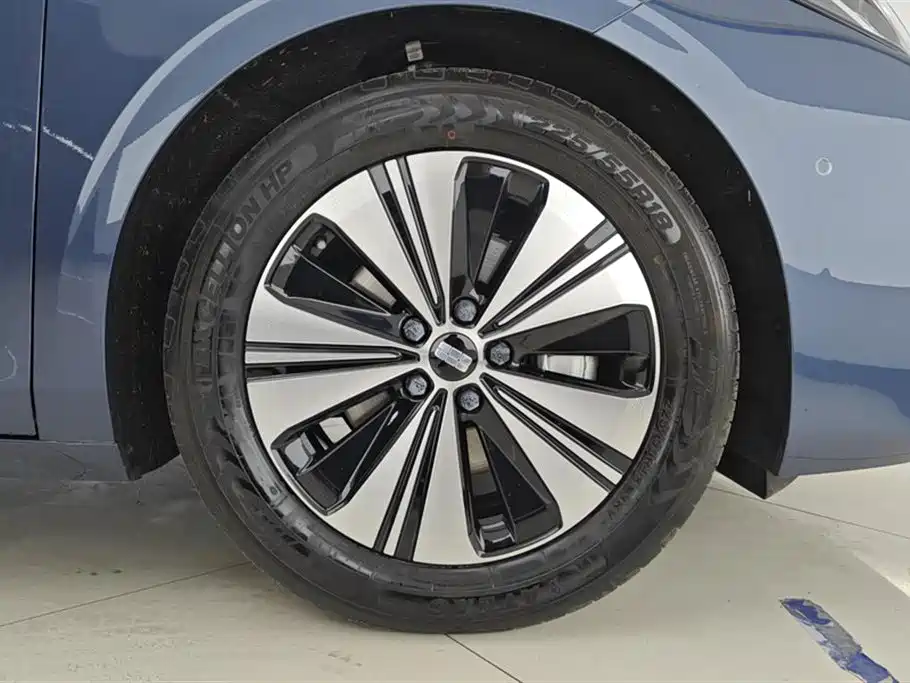 Geely Galaxy Galaxy A7 2025 EM-i 150km Explorer+ Edition фото 6