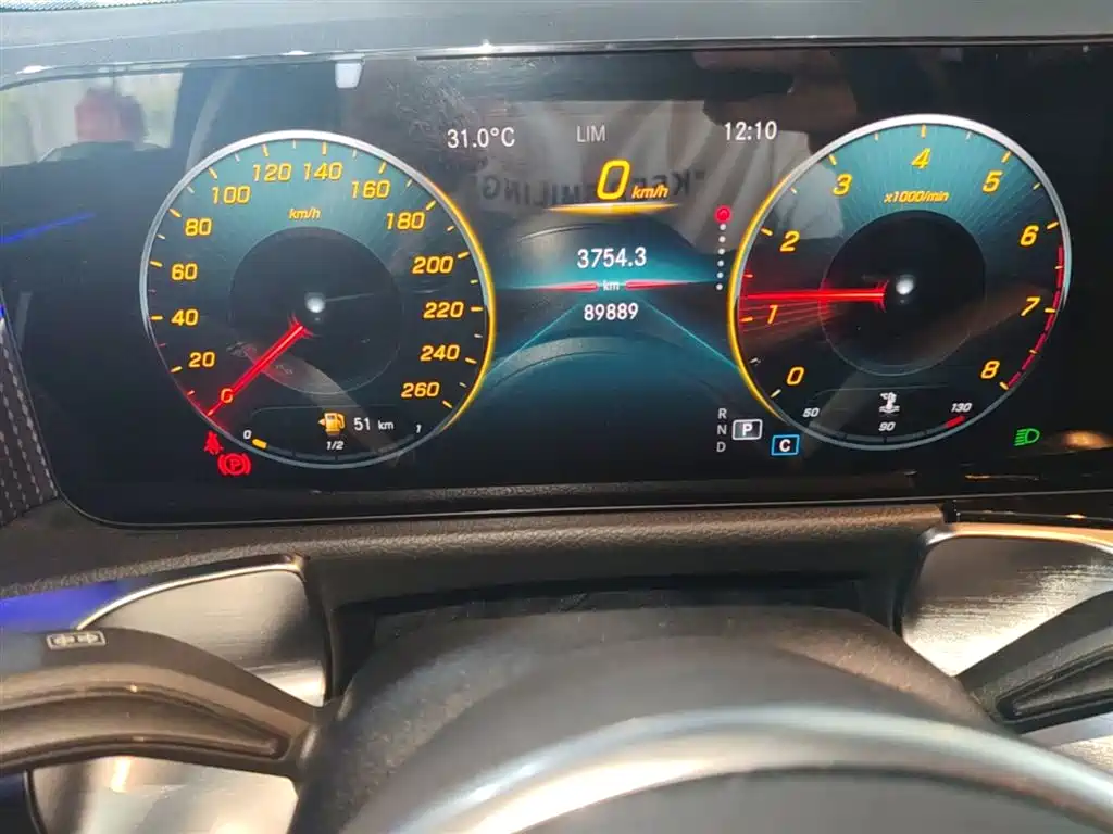 MERCEDES-BENZ GLB