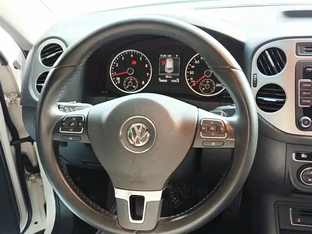 Volkswagen Tiguan 2015 1.8TSI Automatic 2WD Highline фото 11