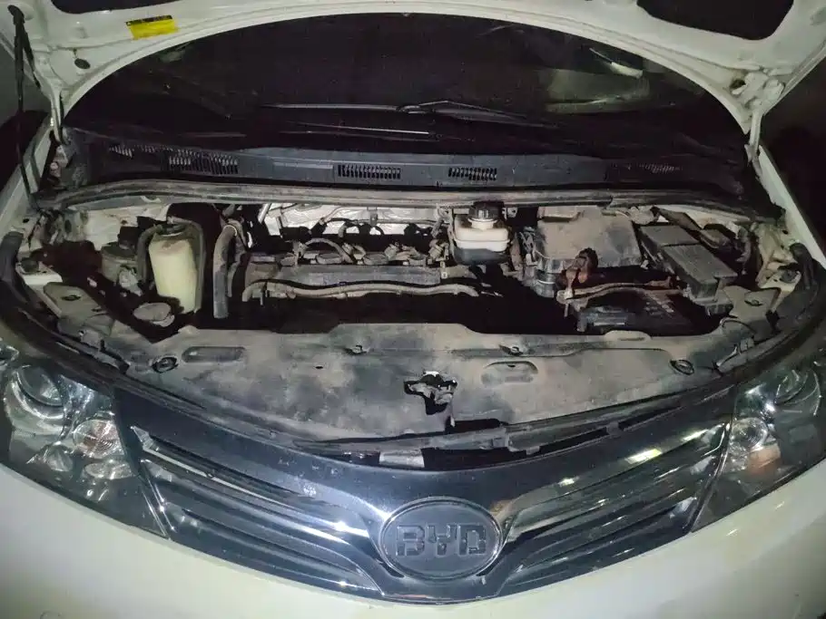 BYD M6 2015 2015 2.4L Automatic Luxury