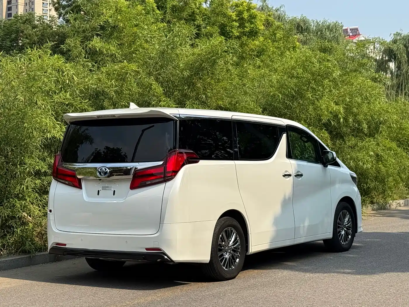 Toyota Alphard 2021 Hybrid 2.5L Premium фото 18